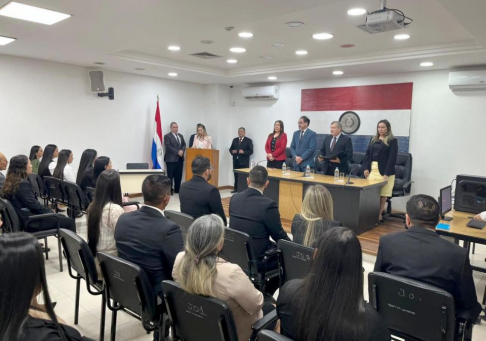 El ministro de la Corte Suprema de Justicia y superintendente de la Circunscripción Judicial de Concepción, doctor Eugenio Jiménez Rolón, tomó juramento de ley a 30 nuevos abogados.