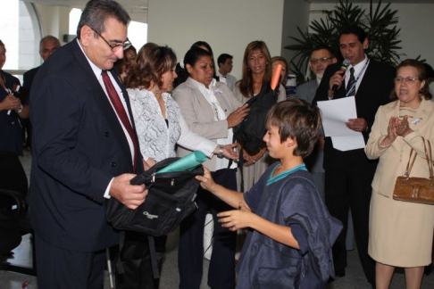 Agasajan a lustrabotas del Poder Judicial en honor a María Auxiliadora
