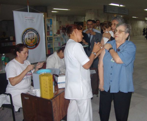 Realizaron vacunación contra la influenza estacional en el Poder Judicial