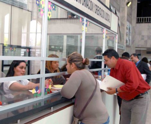 La Mesa de Información atiende a los usuarios que acuden diariamente al Poder Judicial.