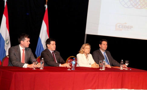 La presidenta de la Corte, doctora Alicia Pucheta de Correa, participó del acto junto con el presidente de la República, Horacio Cartes, y los responsables del plan piloto, doctores José Moreno Rodríguez y Sergio Godoy.