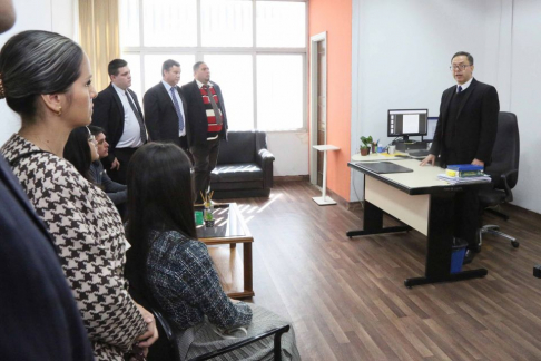 Alumnos del primer año de la carrera de Derecho de la Universidad Tecnológica Intercontinental (UTIC) realizaron una visita académica al Juzgado de Primera Instancia en lo Civil y Comercial, 22° turno, de la Capital.