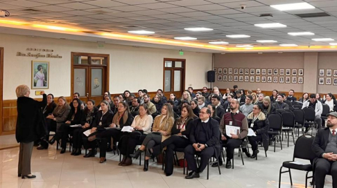 Funcionarios administrativos se capacitaron sobre acuerdos y compromisos éticos.
