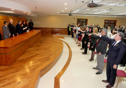 La mesa de honor estuvo conformada por el presidente de la CSJ, Eugenio Jiménez Rolón, los ministros Luis María Benítez Riera y los ministros Miryam Peña y Manuel Ramírez Candia, también estuvo presente la defensora pública general, Lorena Segovia  
