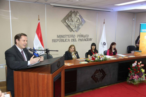La presentación del libro estuvo a cargo del doctor Alberto Martínez Simón, miembro del Tribunal de Apelación de la sexta sala Civil y coordinador del proyecto del  Expediente Electrónico.