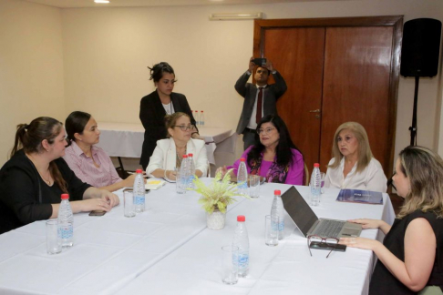 Vicepresidenta Llanes encabezó mesa de trabajo para implementar gradualmente asesoría de prueba en el sistema penal.