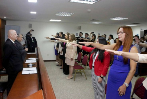 Ministros superintendentes de Central tomaron juramento a nuevos actuarios judiciales