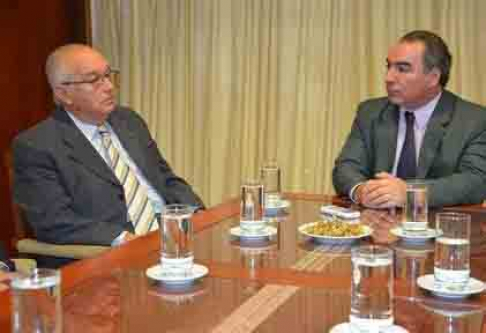 El ministro Miguel Oscar Bajac junto al doctor Marcos Bruno Quinteros, presidente del Superior Tribunal de Justicia de la Provincia de Formosa.