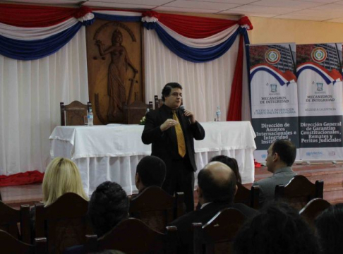 El licenciado Jim Zaracho, coordinador de Integridad Institucional, fue uno de los oradores principales de la jornada.