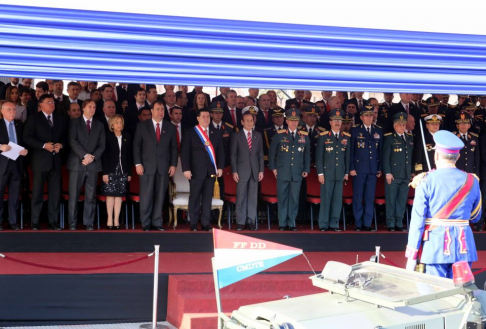 Autoridades de los poderes Ejecutivo, legislativo y Judicial.