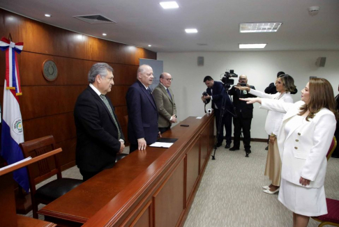 Ministros de la Corte Suprema tomaron juramento a dos magistradas
