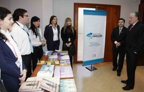 Presidente de la Corte Suprema, doctor Victor Núñez conoció stand de la Dirección de Comunicación de la máxima instancia judicial