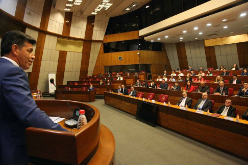 En representación del Poder Judicial, el ministro de la Corte Suprema de Justicia, doctor Víctor Ríos, participó en el “Conversatorio en homenaje a ilustres del derecho procesal civil en el marco del 34° aniversario del Código Procesal Civil Paraguayo