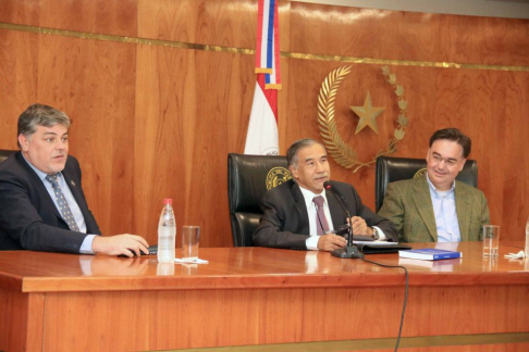 En su carácter de ministro integrante de la Sala Penal de la Corte Suprema de Justicia, doctor Manuel Ramírez Candia, estuvo como disertante sobre “Límites Constitucionales al Ejercicio del Poder Punitivo del Estado”.