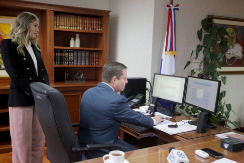 Sala Civil firma primera providencia digital para la gestión de solicitudes de Cartas de Naturalización.