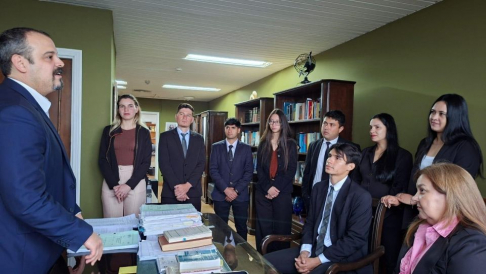 Estudiantes de Derecho de la UNI visitaron el Palacio de Justicia de Asunción.