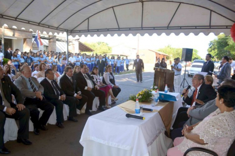 El presidente de la Corte, José Raúl Torres Kirmser, dialogando con los presentes durante el Día de Gobierno Judicial.