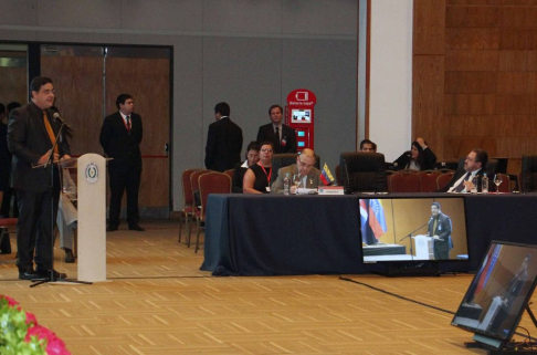 Jim Zaracho presentó el informe sobre transparencia y seguridad jurídica.
