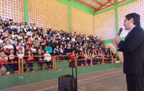 Los jóvenes demostraron un excelente comportamiento y mucho interés durante la charla.