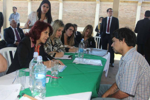 La vicepresidenta segunda de la Corte Suprema de Justicia, doctora Miryam Peña, encabezó la comitiva que llegó hasta la penitenciaría de Misiones.