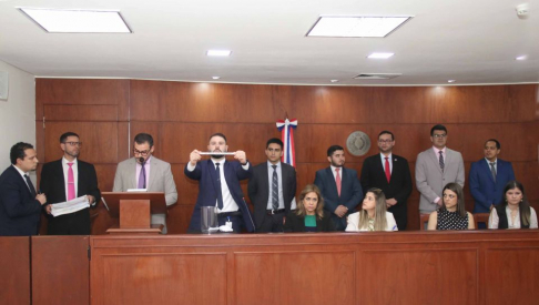 El acto fue presidido por el abogado Julio Pavón, secretario de la Sala Constitucional, acompañado de los representantes que integran el Pleno Jurisdiccional.
