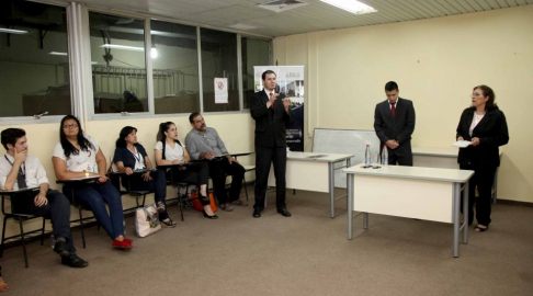 Concluyó el segundo módulo del curso básico de lengua de señas.