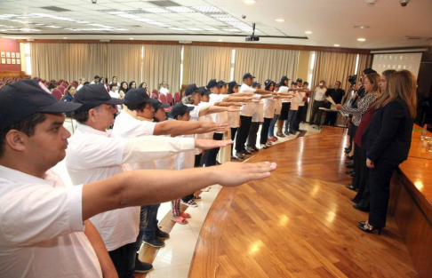 Juramento de nuevos facilitadores judiciales.