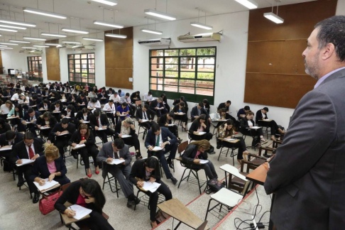 Exámen para acceder a cargos del Poder Judicial.