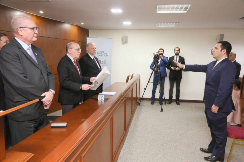 Autoridades judiciales tomaron juramento al nuevo agente fiscal.