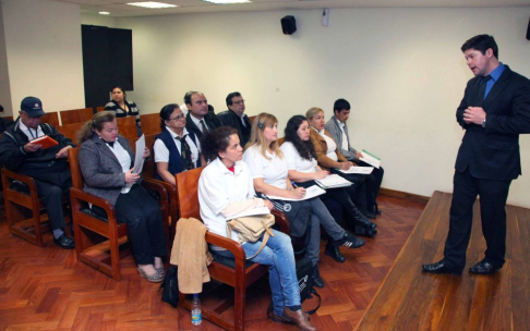 El Sistema Nacional de Facilitadores Judiciales capacita a voluntarios judiciales de Lambaré.