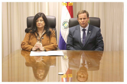 El presidente, Dr. Alberto Martínez Simón, y la ministra Carolina Llanes. 