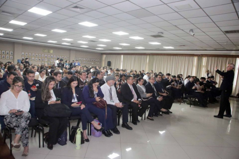 Funcionarios judiciales participaron de la jornada de capacitación sobre ciberseguridad, desarrollada en el Salón Auditorio “Dra. Serafina Dávalos” del Palacio de Justicia de Asunción.