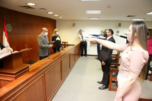 Presidente de la Corte tomó juramento a magistrados y agentes fiscales