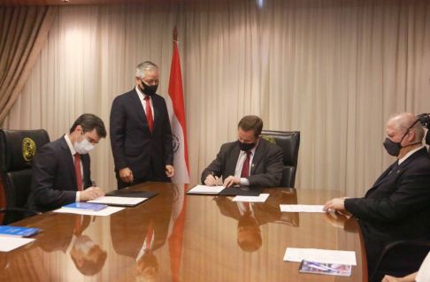 Por la máxima instancia judicial refrendó el documento el presidente, ministro Alberto Martínez Simón, y por la entidad estatal José Cantero Sienra, presidente.