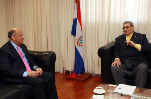 El encuentro entre el titular de la Corte, Antonio Fretes, y el embajados de República Dominicana, Marino Berigüete, se realizó en la sede judicial de Asunción.