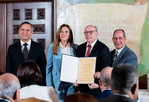 Dr. César Diesel fue declarado Huésped Distinguido por la Alcaldía de Santo Domingo.