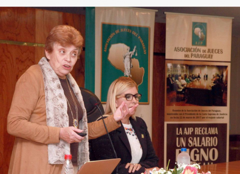 La expositora internacional Aida Kemelmajer, dio apertura al nuevo ciclo de jornadas enfocados al tema Niñez y Adolescencia.