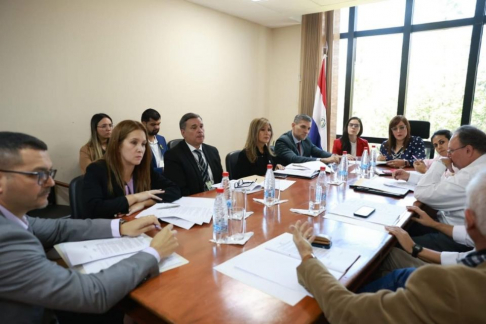 Analizan proyecto de Ley que regula la categoría, registro y transferencia de vehículos antiguos.