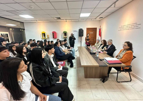 La apertura estuvo a cargo del director del Museo de la Justicia y Archivo del Terror, doctor José Agustín Fernández, acompañado por la directora ejecutiva de Semillas para la Democracia, licenciada Marta Ferrara. 