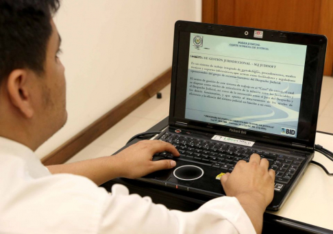 De las capacitaciones participaron 74 funcionarios para fortalecer sus habilidades en el uso del Sistema.