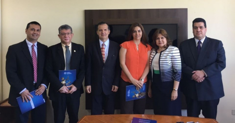 Encuentro entre los miembros del Consejo de Administración Judicial (CAJ) de la Corte Suprema de Justicia y el gerente de la Región Sur del Programa Interamericano dé Facilitadores Judiciales (PIFJ) de la OEA.