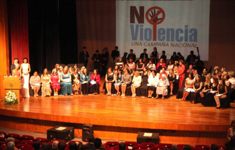 En la víspera nombraron Embajadoras de la No Violencia