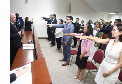 Ministro Benítez Riera tomó juramento a nuevos actuarios judiciales para Capital y Caazapá.