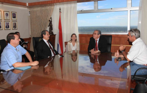 La reunión se realizó en la sala del pleno de la Corte Suprema de Justicia.