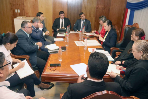 Reunión de jueces de Ejecución Penal de la Capital, la Coordinación de Supervisión Penitenciaria, funcionarios de la Dirección General de Tecnología y las Comunicaciones y representantes del viceministerio de Política Criminal del Ministerio de Justicia.