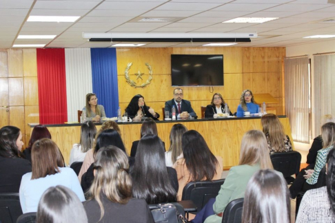 Jornada de trabajo de la ministra Carolina Llanes en Encarnación.