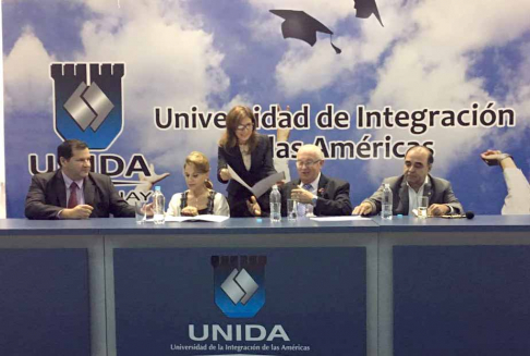 El acto se desarrolló en la sede de la Universidad de Integración de las Américas.
