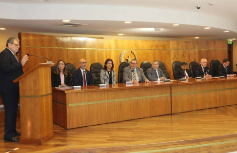 Con la presencia del pte. de la CSJ, Eugenio Jiménez Rolón, los ministros Luis María Benítez Riera, Antonio Fretes, Miryam Peña, César Garay Zuccolillo, Manuel Ramírez Candia y Alberto Martínez Simón, se realizó la audiencia pública para Defensor General.