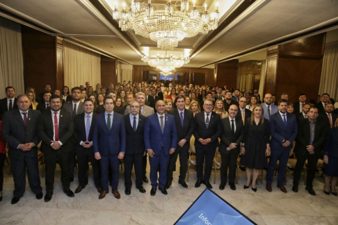 Ministro Santander en la presentación del informe de gestión del defensor general.