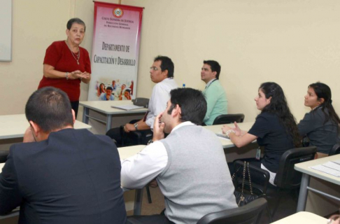 La abogada Angela Romero Serrati será la instructora del curso. (Foto de Archivo).